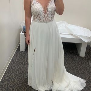 David’s Bridal Galina Signature Wedding Dress